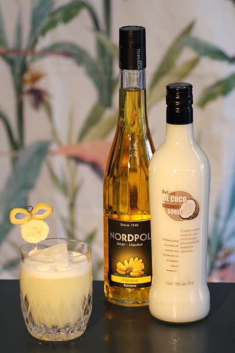 Somewhere in South America. Cocktail mit Bananenlikör Nordpol und Batida de Coco