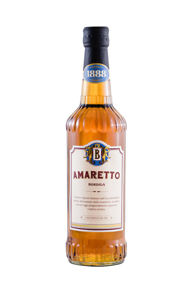 Amaretto Bordiga Mandellikör Flasche mit weißem Etikett auf weißem Hintergrund