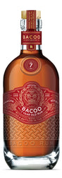 Bacoo 7 Year Old Rum aus der Dominikanischen Republik in rot-goldenem Design mit geprägtem Glas und detailliertem Etikett.