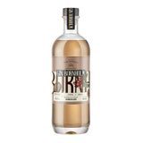 Flasche Gin Bornholm Oaked mit Coffee- und Wacholdermotiv auf dem Etikett vor weißem Hintergrund.