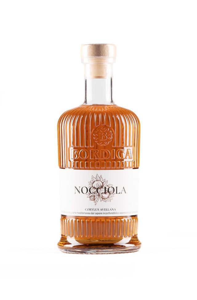 Haselnusslikör Bordiga Nocciola, 700 ml, in einer geriffelten Flasche mit hellbrauner Farbe und elegantem Etikett mit Haselnussillustration.