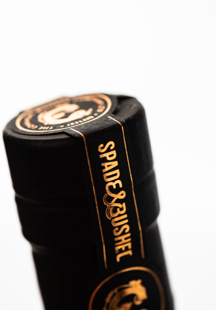 Irischer Whiskey 12 Jahre Spade and Bushel Logo