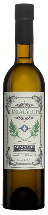Braune Glasflasche mit schwarzem Verschluss, grüner und silberner Etikette mit „Joual Vert Absinthe Supérieure“.