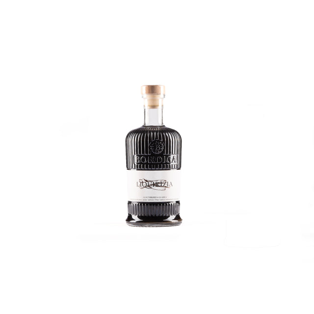 Lakritzlikör Bordiga, 700 ml, schwarze geriffelte Flasche mit minimalistischem Etikett und elegantem Design.