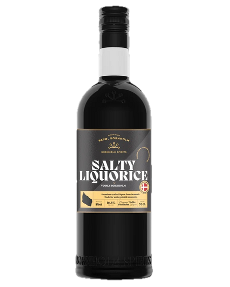 Schwarze Bornholm-Salty-Liquorice-Flasche mit gold-schwarzem Etikett und Schraubverschluss, frontal vor schwarzem Hintergrund.