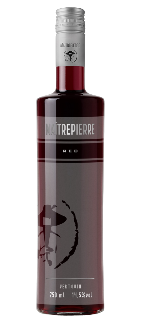 Maîtrepierre Rouge Vermouth vor dunklem, neutralem Hintergrund mit silberner Kapsel und stilisiertem Porträtmotiv auf der Flasche.