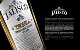 Nahaufnahme des Etiketts einer Tequila Jalisco Reposado Flasche mit detaillierter Beschreibung der Herstellung und Reifung in spanischer Sprache.