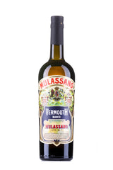 Flasche Vermouth Bianco Mulassano mit kunstvollem Etikett in Rot, Gold und Grün, schwarzem Schraubverschluss, vor weißem Hintergrund.