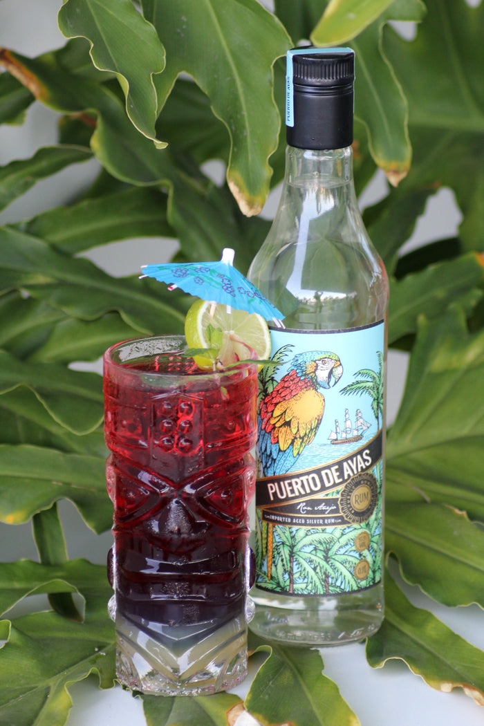 Puerto Sunrise Cocktail mit Rum in Tiki-Glas