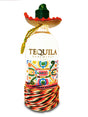Ranchitos Tequila Blanco, 0,7L Flasche mit farbigem, mexikanischem Etikett, umwickelt mit Schnur und kleinem Sombrero.