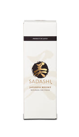 Sadashi Japanese Whisky Geschenkbox auf weißem Hintergrund.
